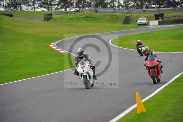 Motorcycle action photographs;cadwell;cadwell park photographs;event digital images;eventdigitalimages;motor racing louth lincolnshire;no limits trackday;peter wileman photography;trackday;trackday digital images;trackday photos