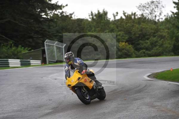 Motorcycle action photographs;cadwell;cadwell park photographs;event digital images;eventdigitalimages;motor racing louth lincolnshire;no limits trackday;peter wileman photography;trackday;trackday digital images;trackday photos