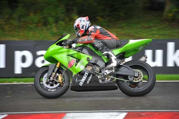 Motorcycle action photographs;cadwell;cadwell park photographs;event digital images;eventdigitalimages;motor racing louth lincolnshire;no limits trackday;peter wileman photography;trackday;trackday digital images;trackday photos