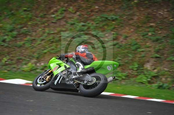 Motorcycle action photographs;cadwell;cadwell park photographs;event digital images;eventdigitalimages;motor racing louth lincolnshire;no limits trackday;peter wileman photography;trackday;trackday digital images;trackday photos