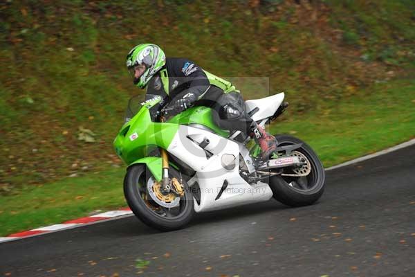 Motorcycle action photographs;cadwell;cadwell park photographs;event digital images;eventdigitalimages;motor racing louth lincolnshire;no limits trackday;peter wileman photography;trackday;trackday digital images;trackday photos
