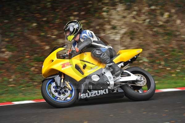 Motorcycle action photographs;cadwell;cadwell park photographs;event digital images;eventdigitalimages;motor racing louth lincolnshire;no limits trackday;peter wileman photography;trackday;trackday digital images;trackday photos