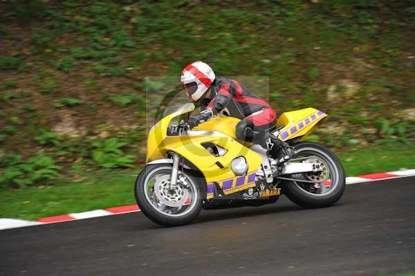 Motorcycle action photographs;cadwell;cadwell park photographs;event digital images;eventdigitalimages;motor racing louth lincolnshire;no limits trackday;peter wileman photography;trackday;trackday digital images;trackday photos