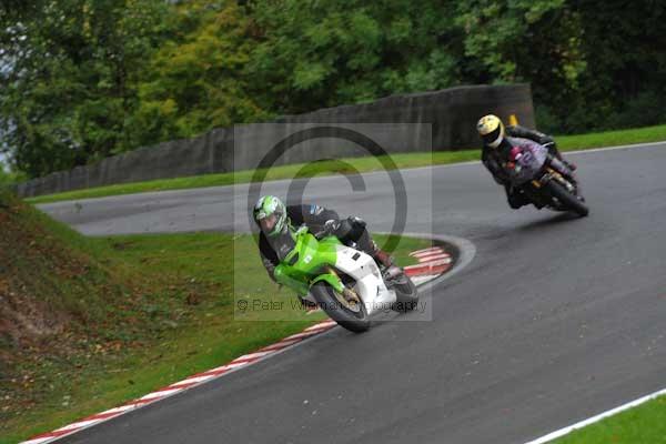 Motorcycle action photographs;cadwell;cadwell park photographs;event digital images;eventdigitalimages;motor racing louth lincolnshire;no limits trackday;peter wileman photography;trackday;trackday digital images;trackday photos