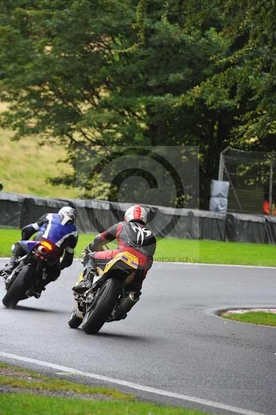 Motorcycle action photographs;cadwell;cadwell park photographs;event digital images;eventdigitalimages;motor racing louth lincolnshire;no limits trackday;peter wileman photography;trackday;trackday digital images;trackday photos