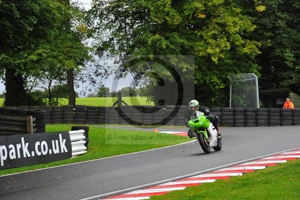 Motorcycle action photographs;cadwell;cadwell park photographs;event digital images;eventdigitalimages;motor racing louth lincolnshire;no limits trackday;peter wileman photography;trackday;trackday digital images;trackday photos