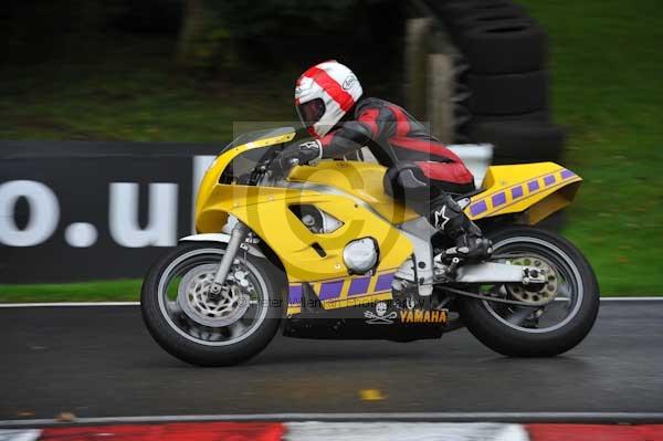 Motorcycle action photographs;cadwell;cadwell park photographs;event digital images;eventdigitalimages;motor racing louth lincolnshire;no limits trackday;peter wileman photography;trackday;trackday digital images;trackday photos