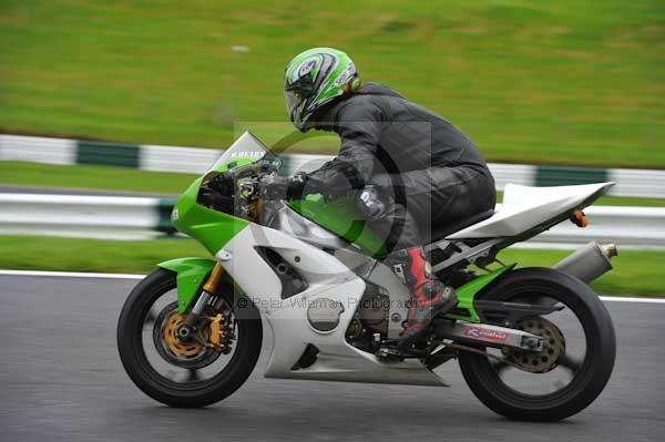 Motorcycle action photographs;cadwell;cadwell park photographs;event digital images;eventdigitalimages;motor racing louth lincolnshire;no limits trackday;peter wileman photography;trackday;trackday digital images;trackday photos