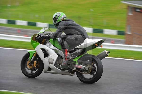 Motorcycle action photographs;cadwell;cadwell park photographs;event digital images;eventdigitalimages;motor racing louth lincolnshire;no limits trackday;peter wileman photography;trackday;trackday digital images;trackday photos