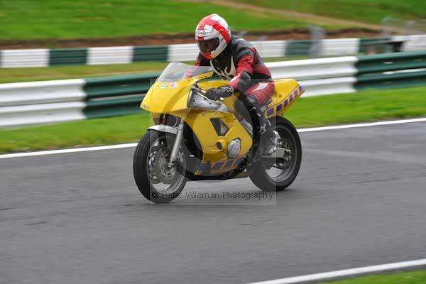 Motorcycle action photographs;cadwell;cadwell park photographs;event digital images;eventdigitalimages;motor racing louth lincolnshire;no limits trackday;peter wileman photography;trackday;trackday digital images;trackday photos