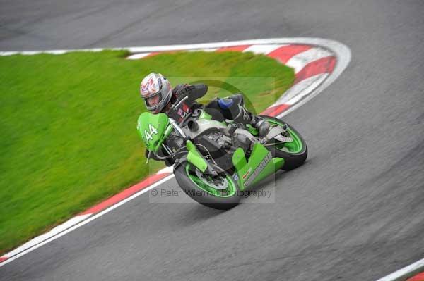 Motorcycle action photographs;cadwell;cadwell park photographs;event digital images;eventdigitalimages;motor racing louth lincolnshire;no limits trackday;peter wileman photography;trackday;trackday digital images;trackday photos