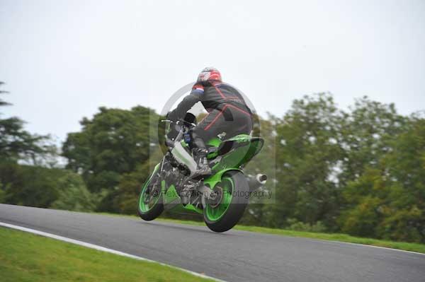 Motorcycle action photographs;cadwell;cadwell park photographs;event digital images;eventdigitalimages;motor racing louth lincolnshire;no limits trackday;peter wileman photography;trackday;trackday digital images;trackday photos