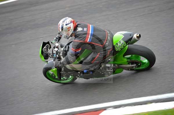 Motorcycle action photographs;cadwell;cadwell park photographs;event digital images;eventdigitalimages;motor racing louth lincolnshire;no limits trackday;peter wileman photography;trackday;trackday digital images;trackday photos
