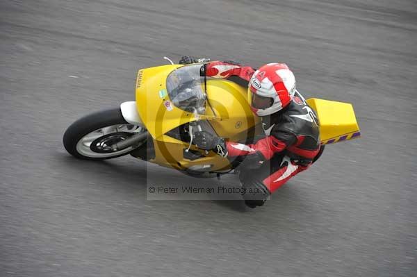 Motorcycle action photographs;cadwell;cadwell park photographs;event digital images;eventdigitalimages;motor racing louth lincolnshire;no limits trackday;peter wileman photography;trackday;trackday digital images;trackday photos