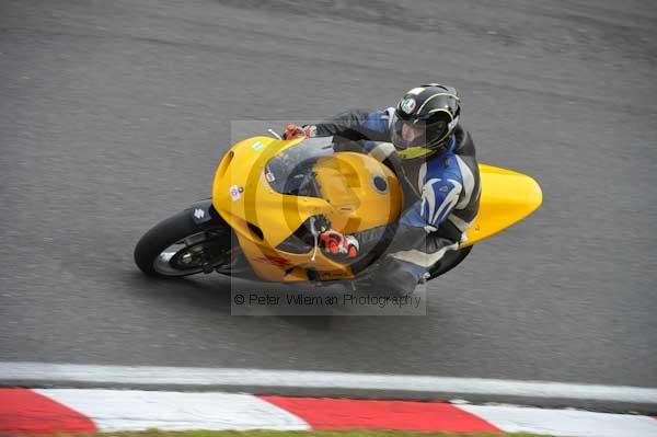 Motorcycle action photographs;cadwell;cadwell park photographs;event digital images;eventdigitalimages;motor racing louth lincolnshire;no limits trackday;peter wileman photography;trackday;trackday digital images;trackday photos