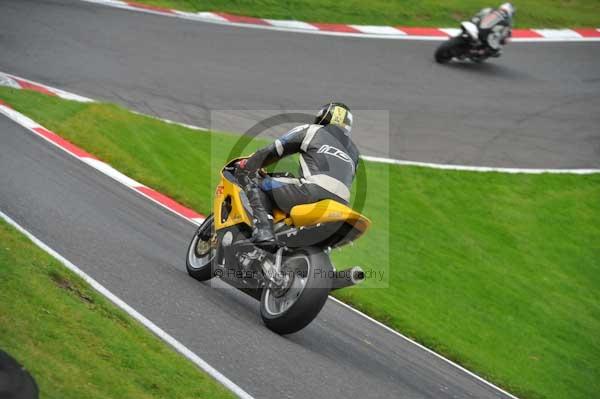 Motorcycle action photographs;cadwell;cadwell park photographs;event digital images;eventdigitalimages;motor racing louth lincolnshire;no limits trackday;peter wileman photography;trackday;trackday digital images;trackday photos
