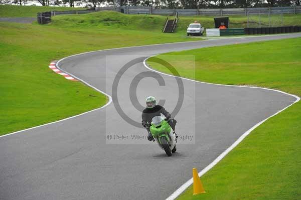 Motorcycle action photographs;cadwell;cadwell park photographs;event digital images;eventdigitalimages;motor racing louth lincolnshire;no limits trackday;peter wileman photography;trackday;trackday digital images;trackday photos