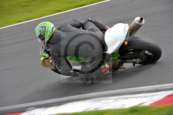Motorcycle action photographs;cadwell;cadwell park photographs;event digital images;eventdigitalimages;motor racing louth lincolnshire;no limits trackday;peter wileman photography;trackday;trackday digital images;trackday photos
