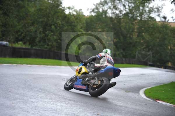 Motorcycle action photographs;cadwell;cadwell park photographs;event digital images;eventdigitalimages;motor racing louth lincolnshire;no limits trackday;peter wileman photography;trackday;trackday digital images;trackday photos