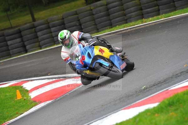 Motorcycle action photographs;cadwell;cadwell park photographs;event digital images;eventdigitalimages;motor racing louth lincolnshire;no limits trackday;peter wileman photography;trackday;trackday digital images;trackday photos