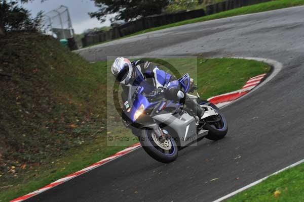 Motorcycle action photographs;cadwell;cadwell park photographs;event digital images;eventdigitalimages;motor racing louth lincolnshire;no limits trackday;peter wileman photography;trackday;trackday digital images;trackday photos