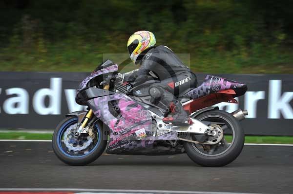 Motorcycle action photographs;cadwell;cadwell park photographs;event digital images;eventdigitalimages;motor racing louth lincolnshire;no limits trackday;peter wileman photography;trackday;trackday digital images;trackday photos