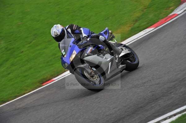 Motorcycle action photographs;cadwell;cadwell park photographs;event digital images;eventdigitalimages;motor racing louth lincolnshire;no limits trackday;peter wileman photography;trackday;trackday digital images;trackday photos