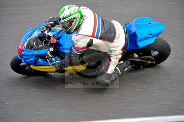 Motorcycle action photographs;cadwell;cadwell park photographs;event digital images;eventdigitalimages;motor racing louth lincolnshire;no limits trackday;peter wileman photography;trackday;trackday digital images;trackday photos