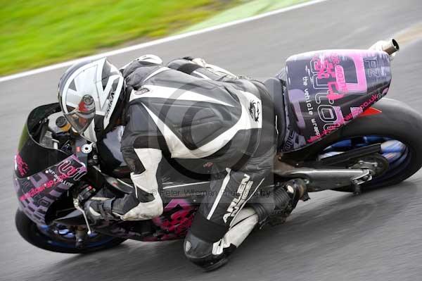 Motorcycle action photographs;cadwell;cadwell park photographs;event digital images;eventdigitalimages;motor racing louth lincolnshire;no limits trackday;peter wileman photography;trackday;trackday digital images;trackday photos