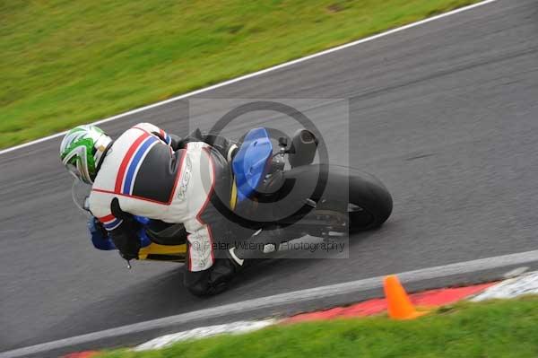 Motorcycle action photographs;cadwell;cadwell park photographs;event digital images;eventdigitalimages;motor racing louth lincolnshire;no limits trackday;peter wileman photography;trackday;trackday digital images;trackday photos