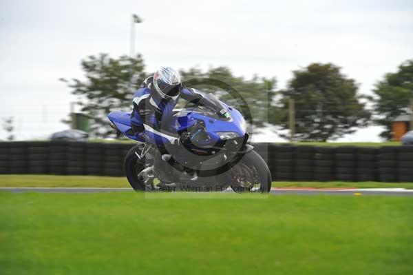 Motorcycle action photographs;cadwell;cadwell park photographs;event digital images;eventdigitalimages;motor racing louth lincolnshire;no limits trackday;peter wileman photography;trackday;trackday digital images;trackday photos