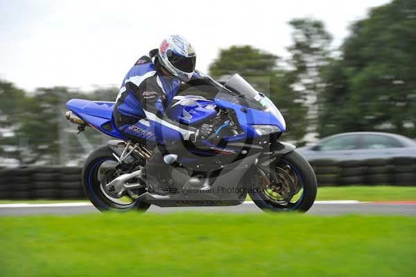 Motorcycle action photographs;cadwell;cadwell park photographs;event digital images;eventdigitalimages;motor racing louth lincolnshire;no limits trackday;peter wileman photography;trackday;trackday digital images;trackday photos