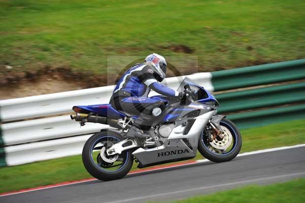 Motorcycle action photographs;cadwell;cadwell park photographs;event digital images;eventdigitalimages;motor racing louth lincolnshire;no limits trackday;peter wileman photography;trackday;trackday digital images;trackday photos