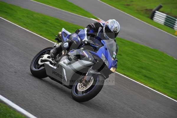 Motorcycle action photographs;cadwell;cadwell park photographs;event digital images;eventdigitalimages;motor racing louth lincolnshire;no limits trackday;peter wileman photography;trackday;trackday digital images;trackday photos