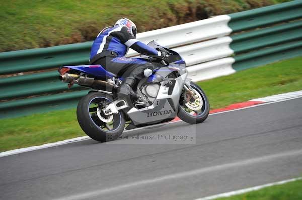 Motorcycle action photographs;cadwell;cadwell park photographs;event digital images;eventdigitalimages;motor racing louth lincolnshire;no limits trackday;peter wileman photography;trackday;trackday digital images;trackday photos