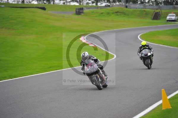 Motorcycle action photographs;cadwell;cadwell park photographs;event digital images;eventdigitalimages;motor racing louth lincolnshire;no limits trackday;peter wileman photography;trackday;trackday digital images;trackday photos
