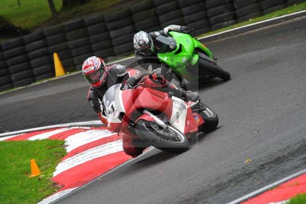 Motorcycle action photographs;cadwell;cadwell park photographs;event digital images;eventdigitalimages;motor racing louth lincolnshire;no limits trackday;peter wileman photography;trackday;trackday digital images;trackday photos