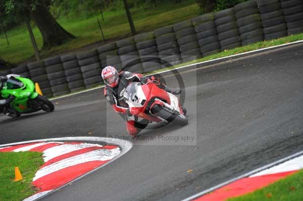 Motorcycle action photographs;cadwell;cadwell park photographs;event digital images;eventdigitalimages;motor racing louth lincolnshire;no limits trackday;peter wileman photography;trackday;trackday digital images;trackday photos