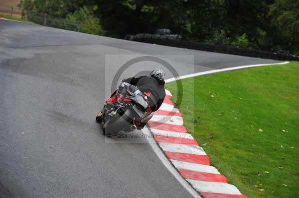 Motorcycle action photographs;cadwell;cadwell park photographs;event digital images;eventdigitalimages;motor racing louth lincolnshire;no limits trackday;peter wileman photography;trackday;trackday digital images;trackday photos