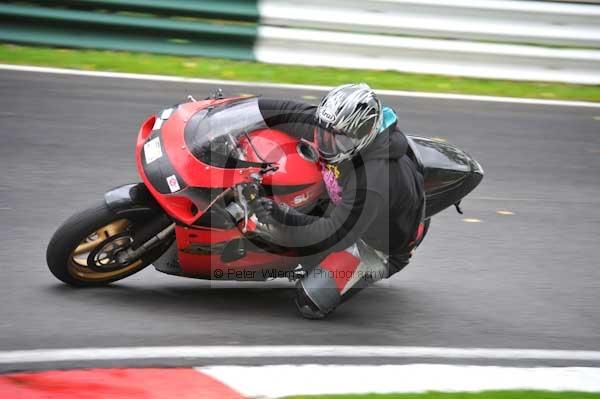 Motorcycle action photographs;cadwell;cadwell park photographs;event digital images;eventdigitalimages;motor racing louth lincolnshire;no limits trackday;peter wileman photography;trackday;trackday digital images;trackday photos
