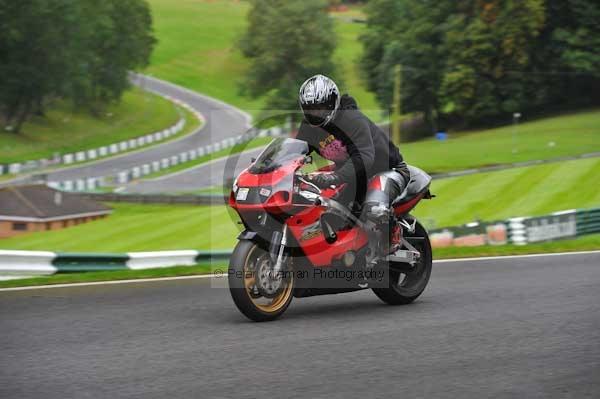 Motorcycle action photographs;cadwell;cadwell park photographs;event digital images;eventdigitalimages;motor racing louth lincolnshire;no limits trackday;peter wileman photography;trackday;trackday digital images;trackday photos