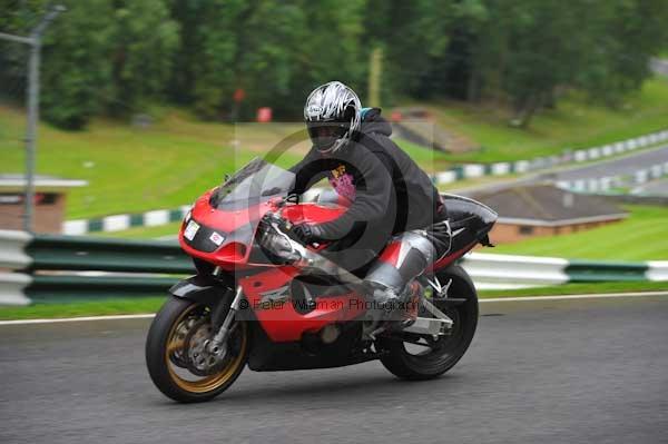 Motorcycle action photographs;cadwell;cadwell park photographs;event digital images;eventdigitalimages;motor racing louth lincolnshire;no limits trackday;peter wileman photography;trackday;trackday digital images;trackday photos