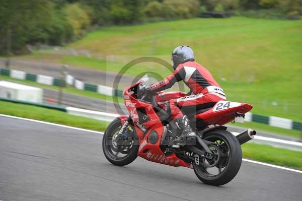 Motorcycle action photographs;cadwell;cadwell park photographs;event digital images;eventdigitalimages;motor racing louth lincolnshire;no limits trackday;peter wileman photography;trackday;trackday digital images;trackday photos
