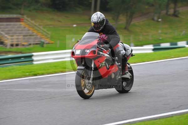 Motorcycle action photographs;cadwell;cadwell park photographs;event digital images;eventdigitalimages;motor racing louth lincolnshire;no limits trackday;peter wileman photography;trackday;trackday digital images;trackday photos