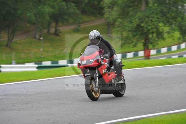 Motorcycle action photographs;cadwell;cadwell park photographs;event digital images;eventdigitalimages;motor racing louth lincolnshire;no limits trackday;peter wileman photography;trackday;trackday digital images;trackday photos