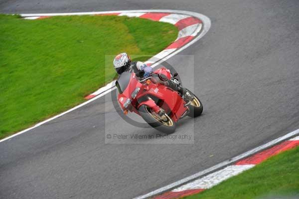 Motorcycle action photographs;cadwell;cadwell park photographs;event digital images;eventdigitalimages;motor racing louth lincolnshire;no limits trackday;peter wileman photography;trackday;trackday digital images;trackday photos