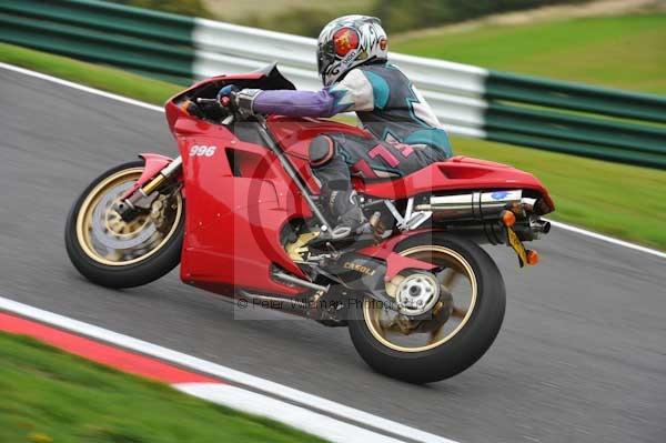 Motorcycle action photographs;cadwell;cadwell park photographs;event digital images;eventdigitalimages;motor racing louth lincolnshire;no limits trackday;peter wileman photography;trackday;trackday digital images;trackday photos