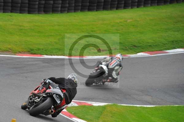 Motorcycle action photographs;cadwell;cadwell park photographs;event digital images;eventdigitalimages;motor racing louth lincolnshire;no limits trackday;peter wileman photography;trackday;trackday digital images;trackday photos