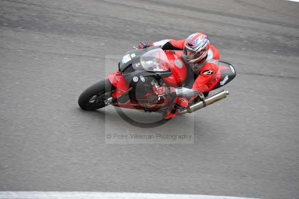 Motorcycle action photographs;cadwell;cadwell park photographs;event digital images;eventdigitalimages;motor racing louth lincolnshire;no limits trackday;peter wileman photography;trackday;trackday digital images;trackday photos