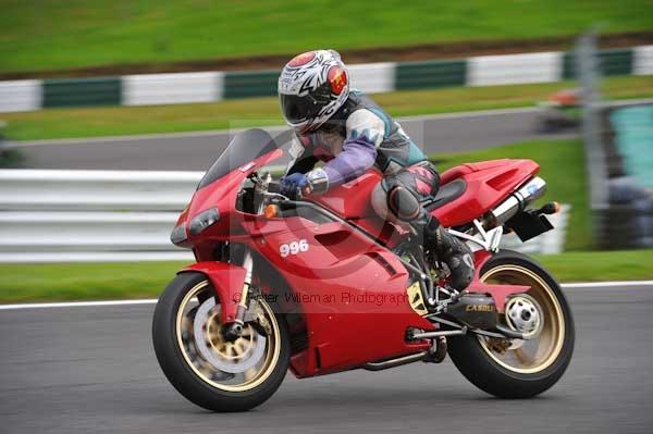 Motorcycle action photographs;cadwell;cadwell park photographs;event digital images;eventdigitalimages;motor racing louth lincolnshire;no limits trackday;peter wileman photography;trackday;trackday digital images;trackday photos